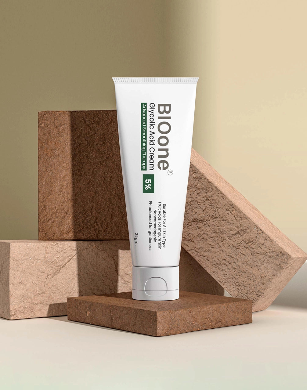 BioOne Glycolic Acid Cream 5% Advanced Smoothing Therapy, 25g white tube with a white and green label, standing upright next to its matching white and green box